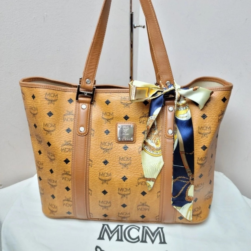 MCM TOTE!